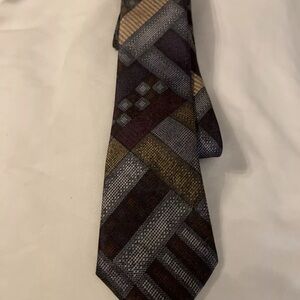 Geometric Patterned Tie